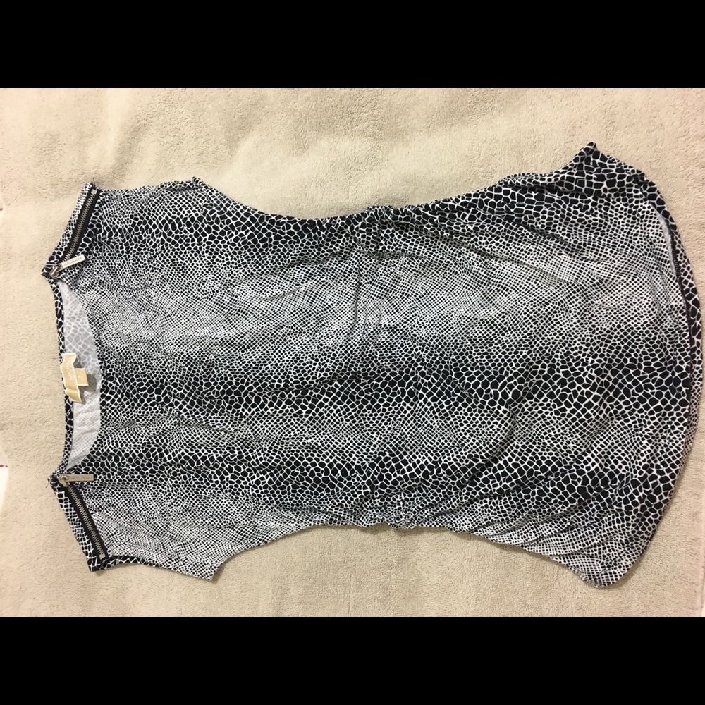 LIKE NEW MICHAEL KORS RUCHED TOP!
